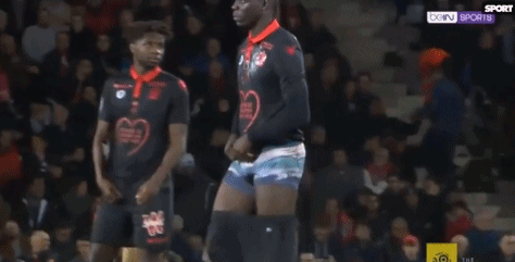 NBA：湖人险胜火箭 詹姆斯砍下全场最高分