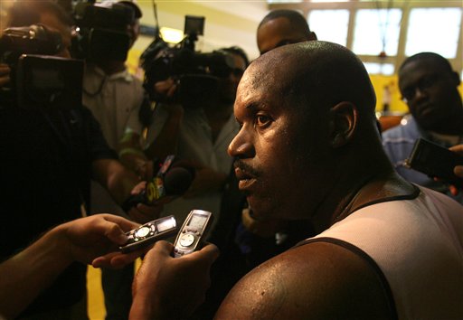 TA：皇马球星团队深度介入更衣室，阿隆索管理面临额外挑战（TA：皇马巨星身边团队深度干预更衣室，阿隆索执教管理遭遇额外考验）