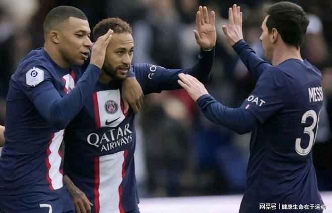 U17世界杯：奥地利2-0九人意大利晋级决赛，莫泽双响（U17世界杯：莫泽梅开二度，奥地利2-0九人意大利挺进决赛）