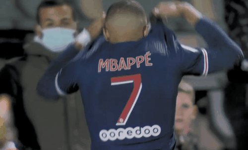 梦幻联动！齐达内晒与樊振东打乒乓球照片