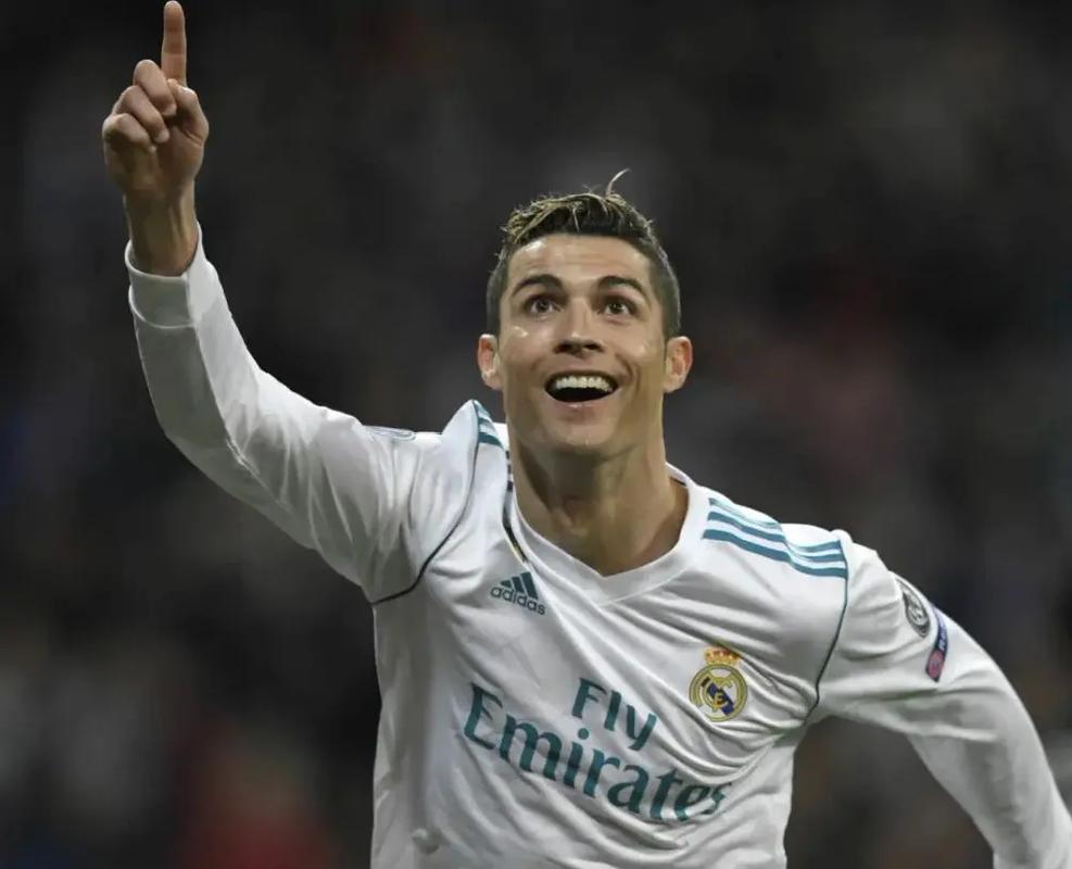 英媒：费迪南德称卢克-肖在曼联有重要地位，他需要证明自己