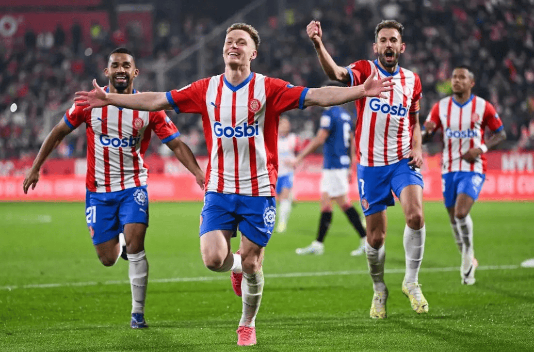 F-16又摔跤了，2025竞是“摔机本命年”，硬是拿了个三连冠（F-16再度坠机，2025俨然成“摔机本命年”，已连拿三连冠）