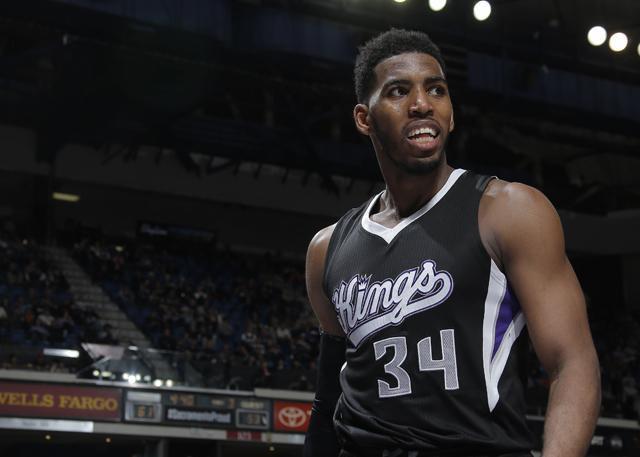 鲁媒：彭啸脚踝韧带损伤，预计要先恢复两周再进行下一步治疗（山东媒体：彭啸脚踝韧带受伤，预计休养两周后再进行后续治疗）