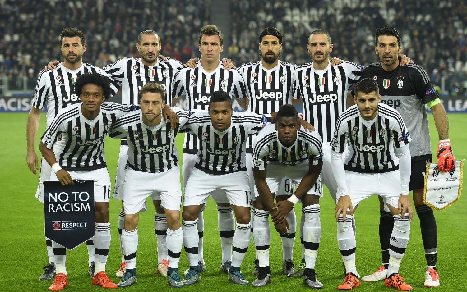 西甲新赛季年度赛事收官 巴萨稳居积分榜榜首（西甲新赛季收官，巴萨稳坐积分榜首位）